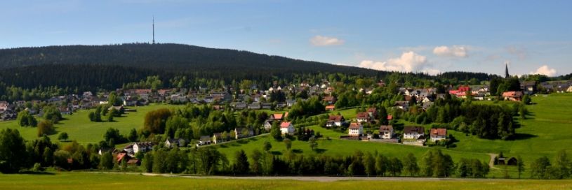 Blick auf das Wander- und Wintersportzentrum sowie Heilklimatischen Kurort Bischofsgrün im Herzen des Fichtelgebirges | © Kur- und Tourist Information Bischofsgrün