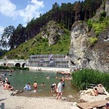 © Stadt Pottenstein Das Felsenbad auf der Pottensteiner Erlebnismeile | © Stadt Pottenstein
