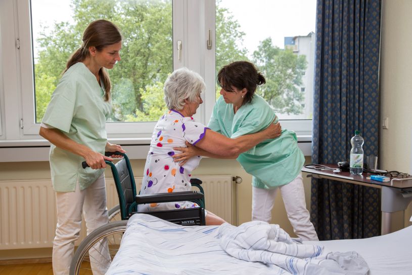 Die AOK sucht Beispiele für vorbildliche Arbeitsorganisation in der Pflege und hat dafür einen Preis ausgelobt.