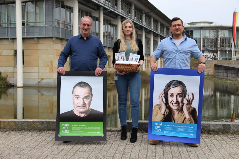 Auf den Fotos (von links): Dr. Klaus von Stetten, Leiter des Bayreuther Gesundheitsamts, Katrin Kürzdörfer, Geschäftsstellenleiterin der Gesundheitsregion PLUS, und Thomas Helminger, Leiter des Fachdienstes Prävention und Gesundheitsförderung (FPG). ©Medienbüro des Landratsamts