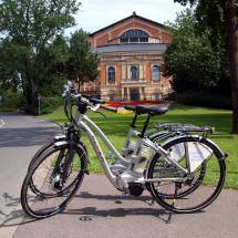 Mit dem E-Bike erleben Sie das Bayreuth der Markgräfin Wilhelmine und Richard Wagners. | © Bayreuth Marketing & Tourismus GmbH