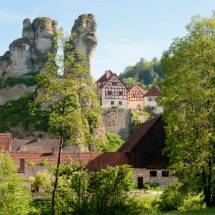 die typischen Felsen der Fränkischen Schweiz und hier im malerischen Pottenstein